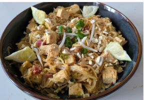 Image utilisée pour illustrer la recette de pad thaï au tofu et à la courge spaghetti du blogue RE: Santé